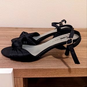 Fioni Black Heels size 6W
